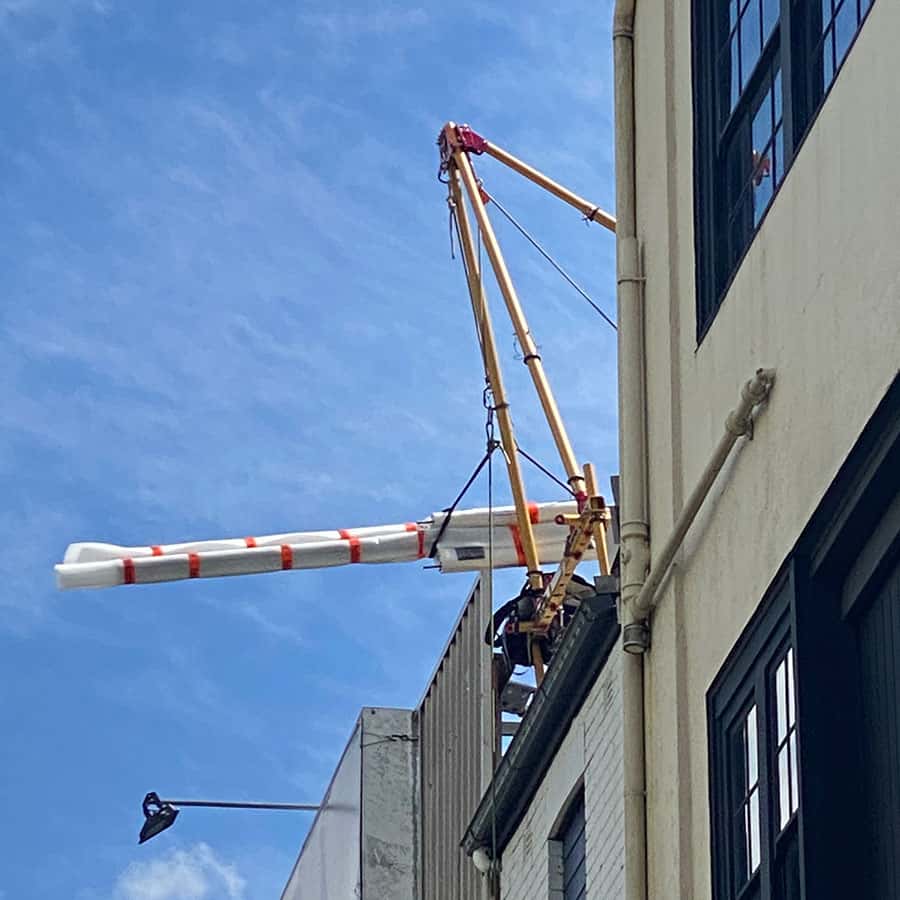 Strand-Hotel-craning-the-materials